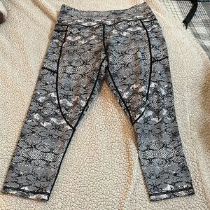 Women’s Zyia Print Capris size 8-10